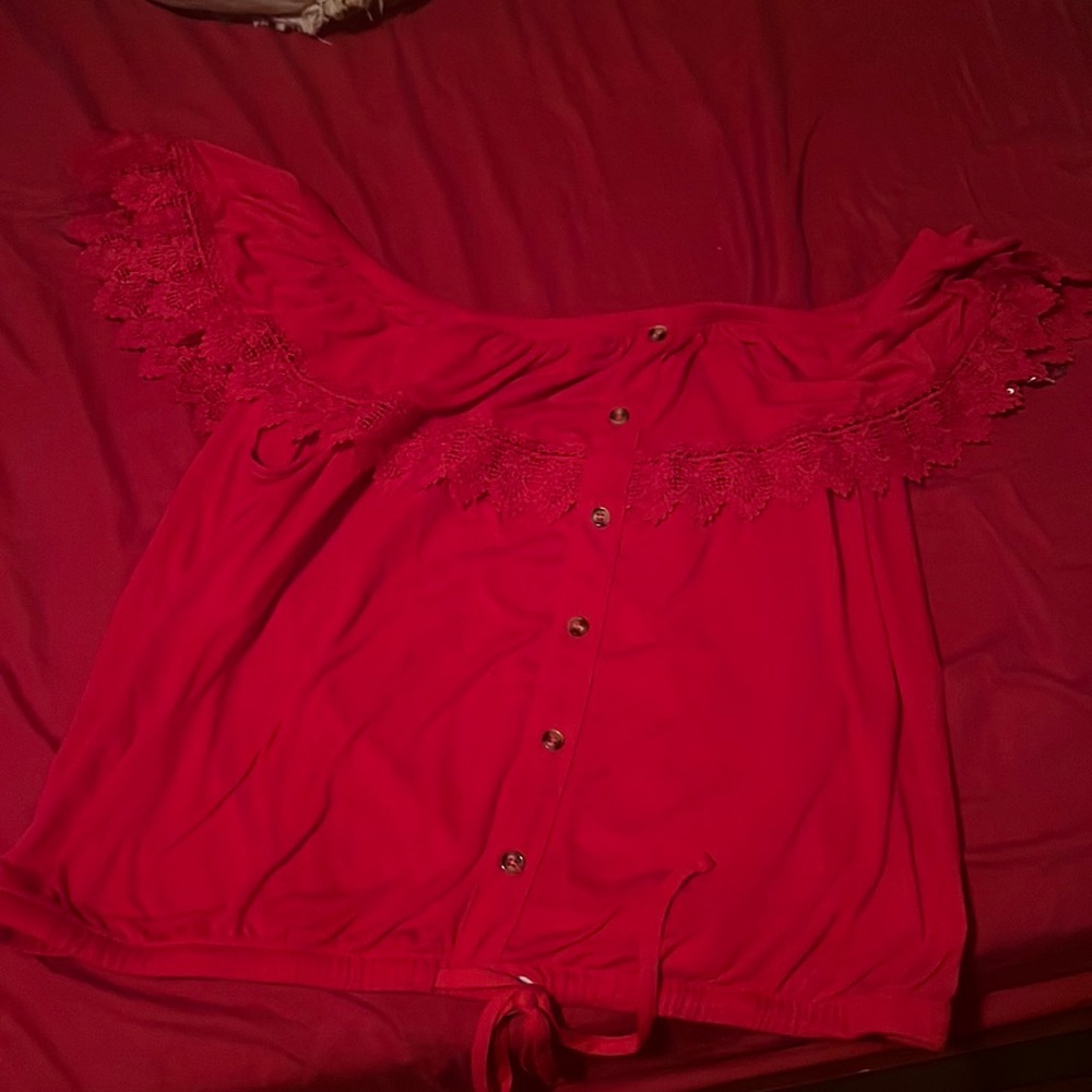 This red cropped shirt